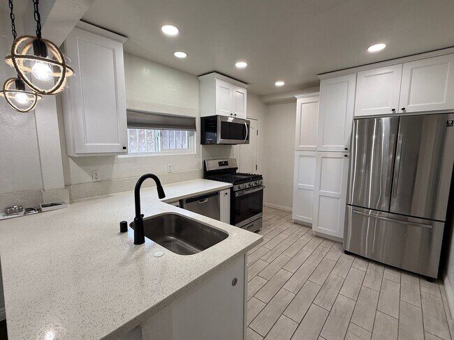 Building Photo - Amazing 3 Bedroom Home in Glassell Park / Eagle Rock