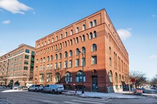 Building Photo - 400 N 1st St