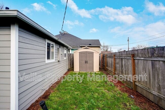 Building Photo - 1130 14th St NE