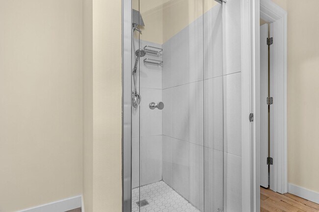 Building Photo - 212 E Chase St