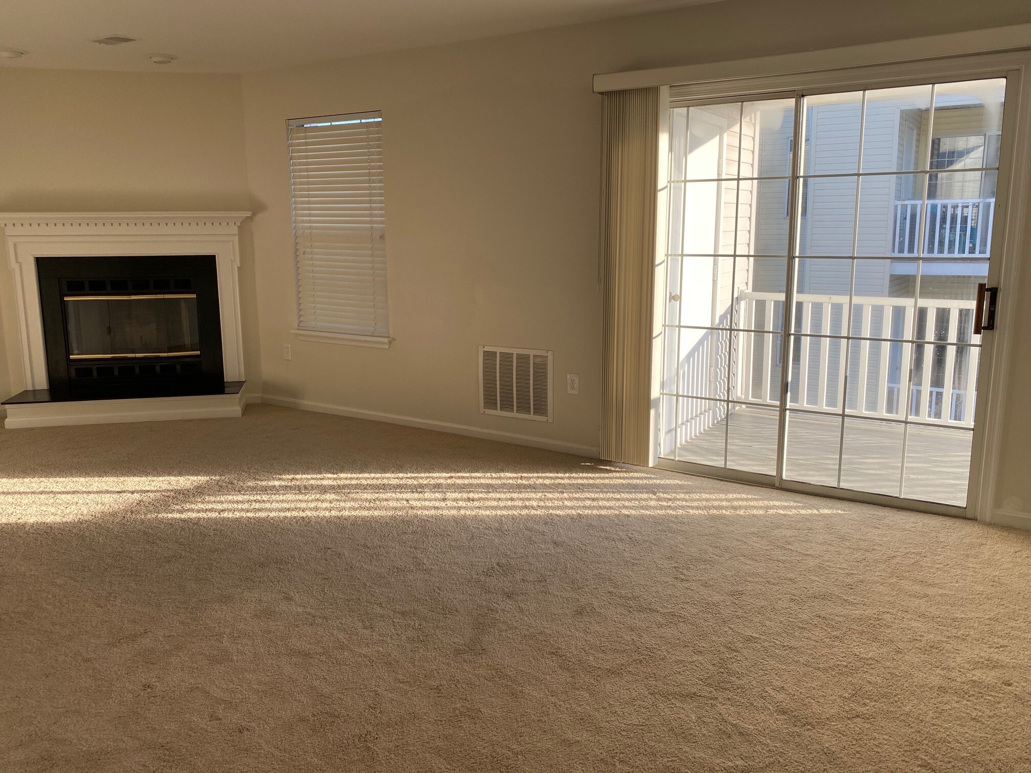 Building Photo - 300 Grosvenor Ln