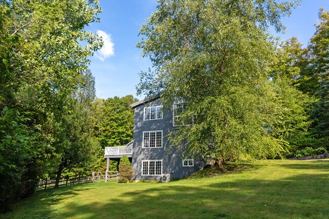 Building Photo - 84 Gunn Hill Rd