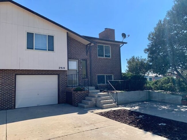 Building Photo - 2 Bed/2 Bath Duplex