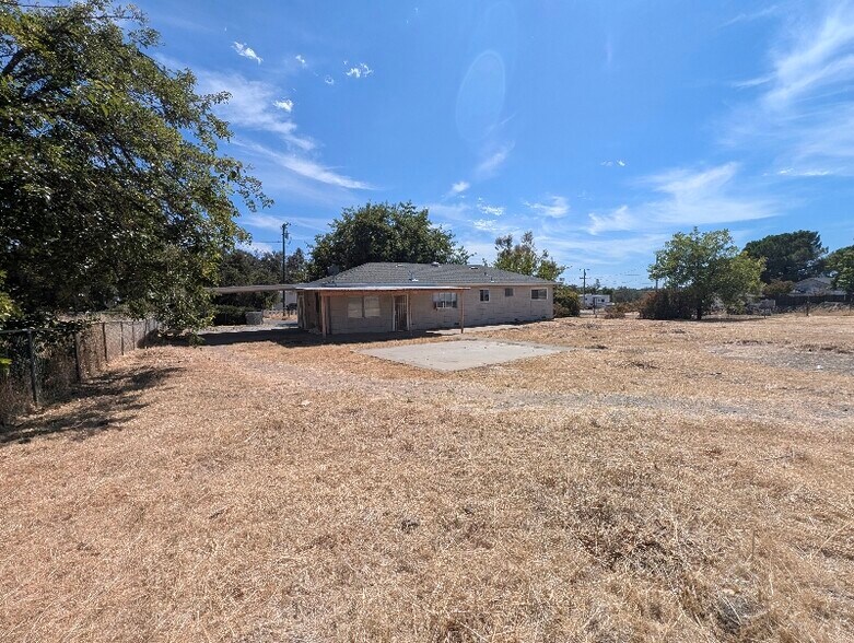 Building Photo - 2455-24V6 V-6 Rd