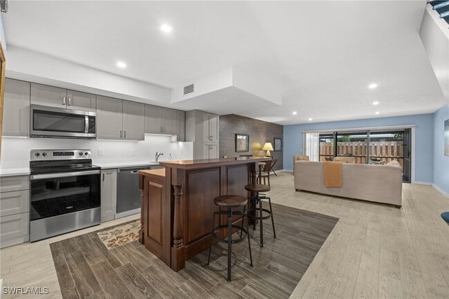 Building Photo - 833 Meadowland Dr