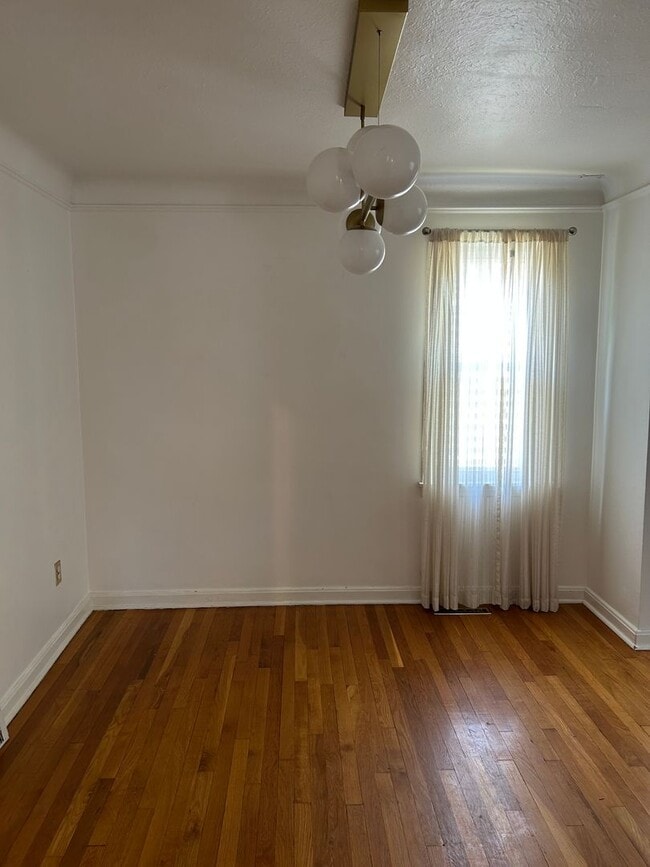 Building Photo - Spacious Colonial For Rent in Lyndhurst