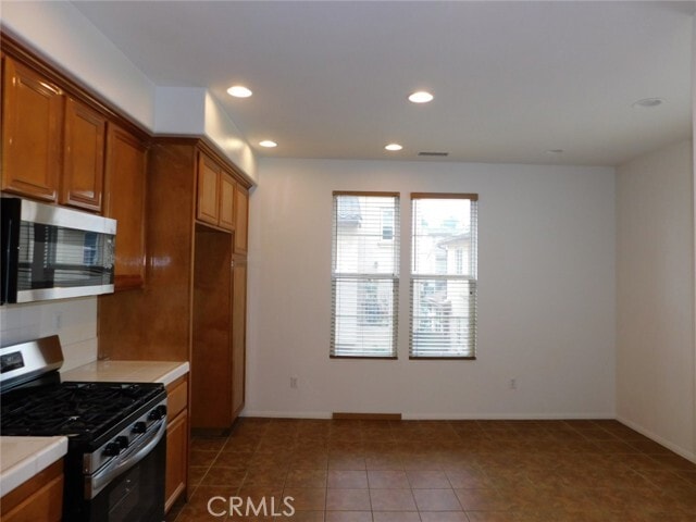 Building Photo - 147 Tall Oak