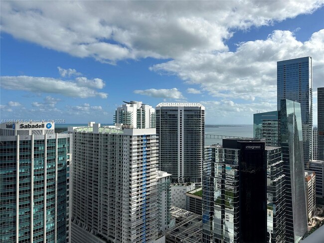 Building Photo - 1060 Brickell Ave