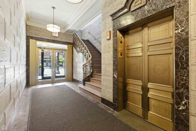Building Photo - 4015 N Milwaukee Ave