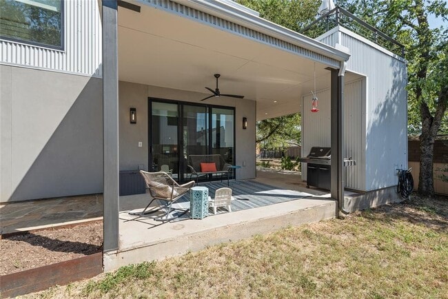 Building Photo - 1300 Perez St