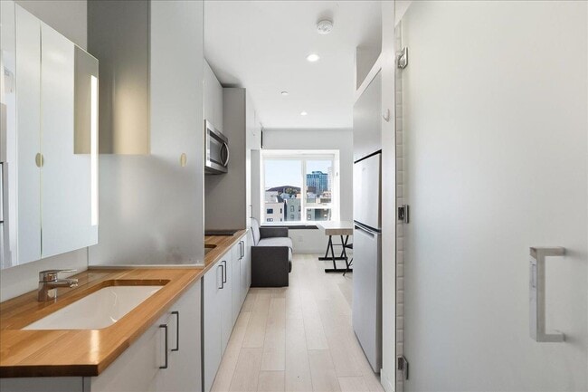 Building Photo - 190 ACADEMY St