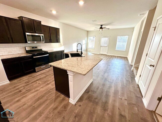 Building Photo - Spacious & Modern 5-Bedroom Rental Home in Riverstone at Westpointe!