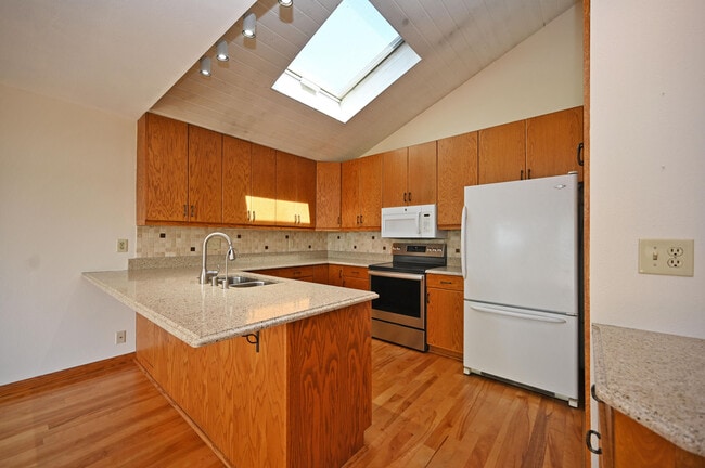 Building Photo - 202 Lac La Belle Dr
