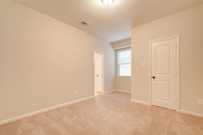 Building Photo - 220 Cheswood Forest Dr