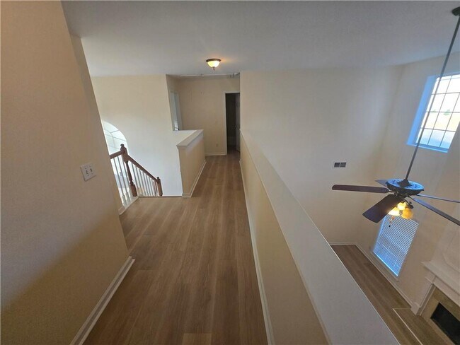 Building Photo - 2206 Creekway Dr