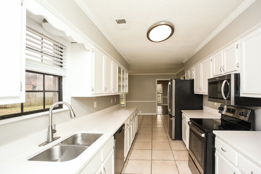 Building Photo - 4466 Dawn Oaks Cove