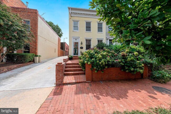 Building Photo - 315 Constitution Ave NE