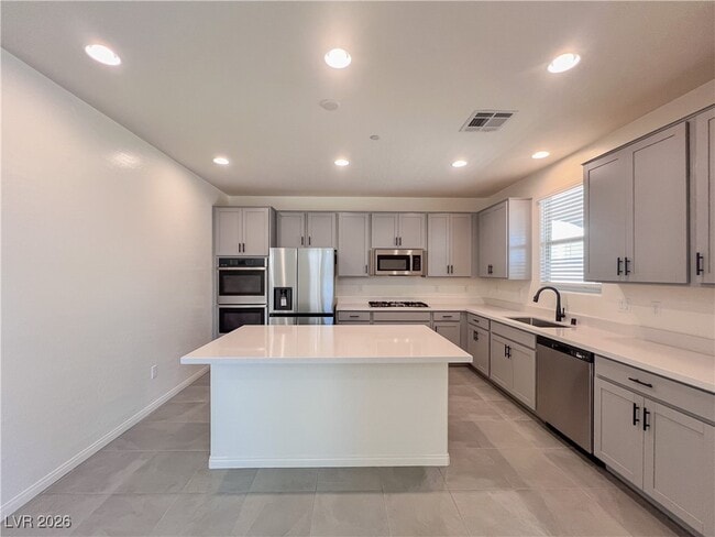 Building Photo - 11870 River Hawk Ave