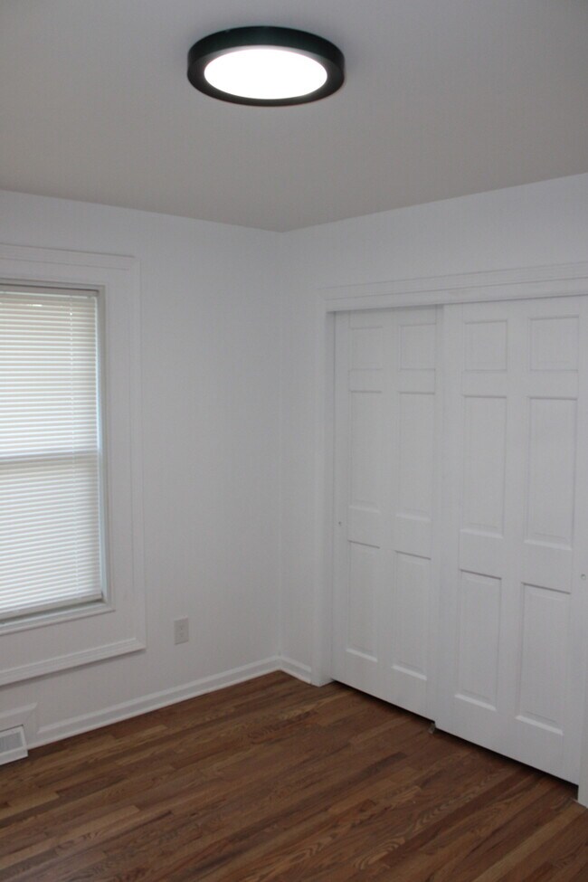 Building Photo - 4 Bedroom and 3 full bath home in Kansas C...