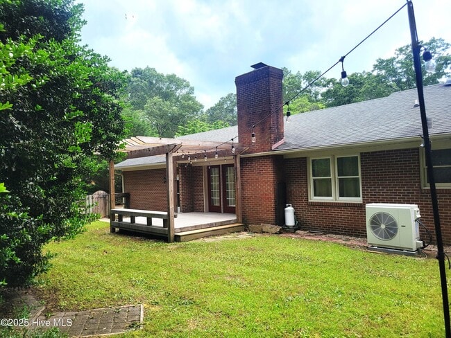 Building Photo - 316 Stornoway Dr