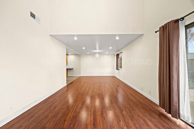 Building Photo - 22663 Vermont St