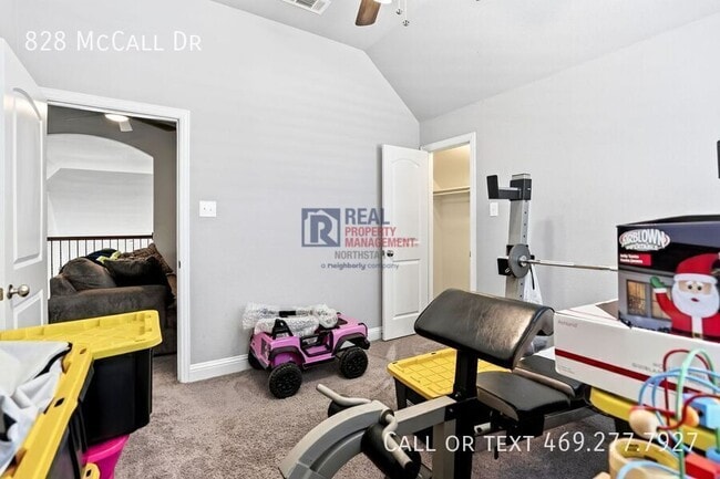 Building Photo - 828 McCall Dr