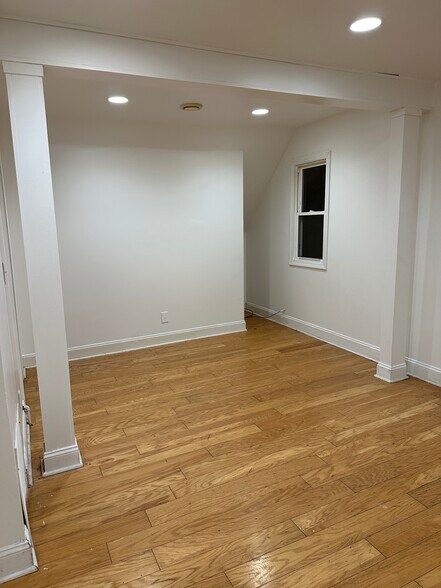 Building Photo - 2007 Broadway St