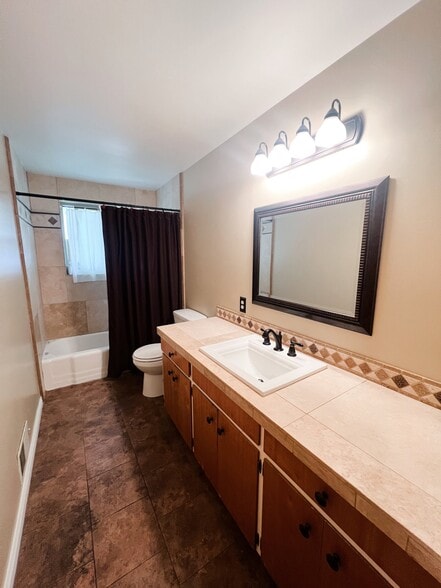 Building Photo - 842 Shannon Rd