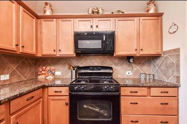 Building Photo - 22427 Stamford Brook Ct