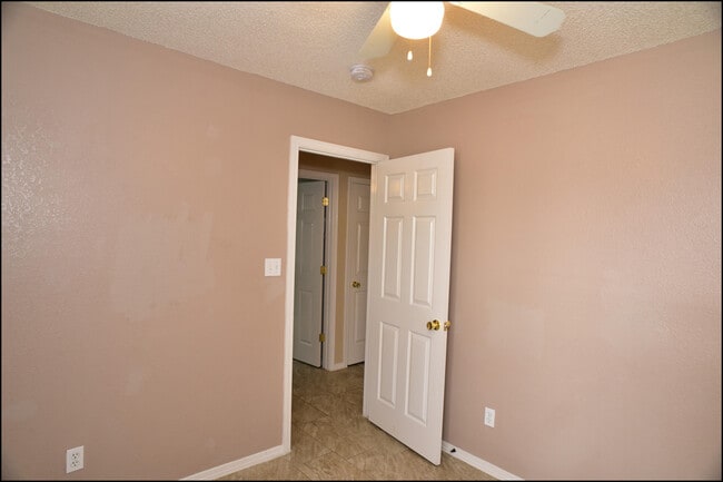 Building Photo - 14149 Warren Belin Dr