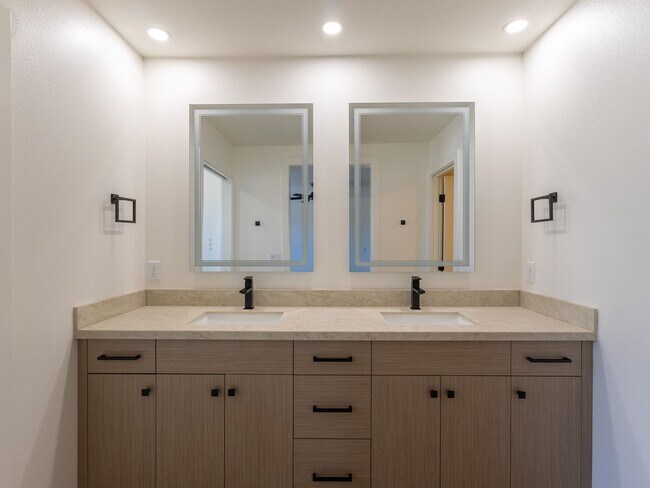 Building Photo - SPRING VALLEY LAKE EQUESTRIAN AREA - BRAND NEW CONSTRUCTION 3 BEDROOM