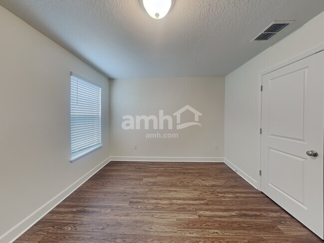 Building Photo - 2221 Saffron Walden Dr