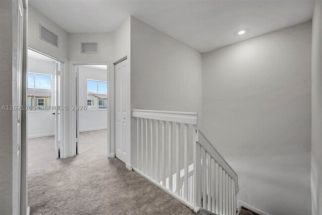 Building Photo - 2854 SE 25th Ave