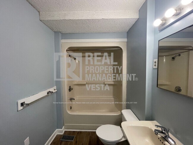 Building Photo - 110 W Ridge Cir