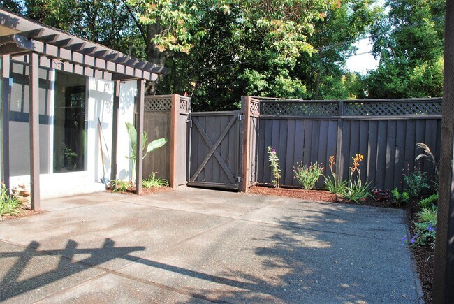 Building Photo - 52 Tamalpais Ave