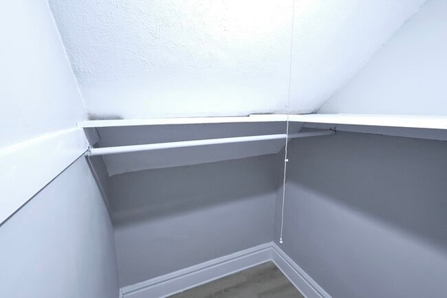 Building Photo - 991 Diana Ave