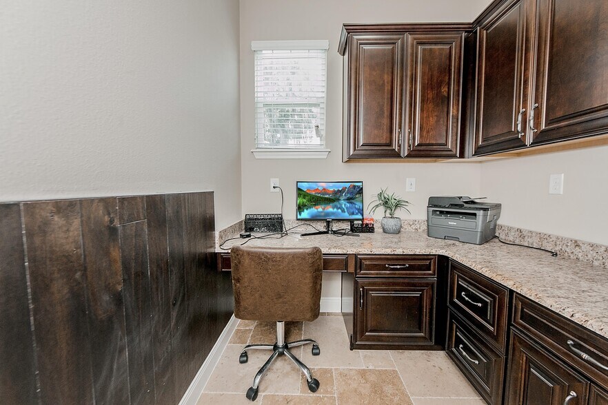 Building Photo - 3211 Solitude Ct