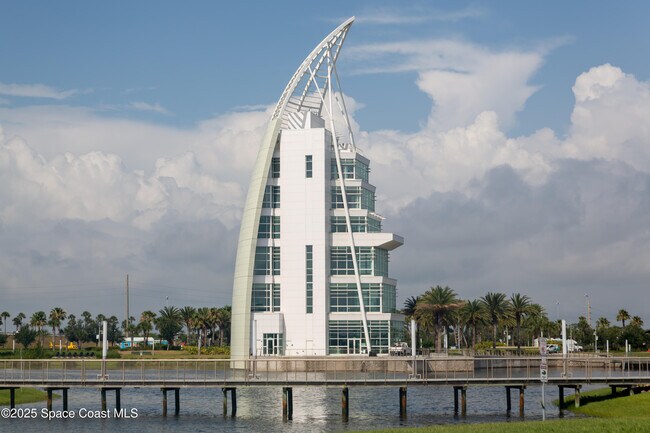 Building Photo - 1725 Harrison St