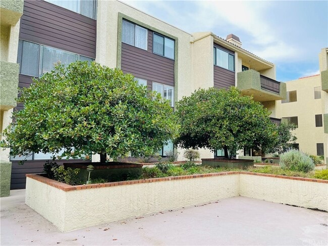 Building Photo - 497 E California Blvd