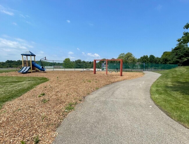 Building Photo - Stunning Condo Unit - 2 Bedroom with Balcony - Hopewell Township