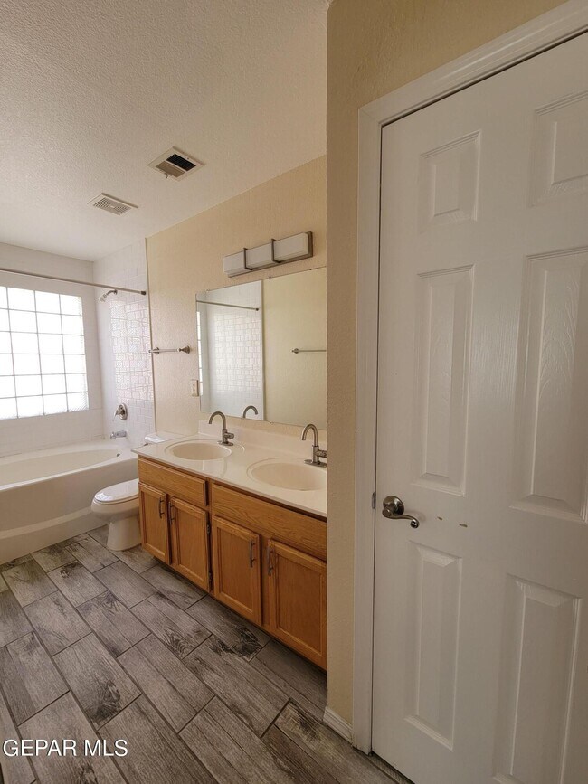 Building Photo - 14044 Peter Noyes Dr