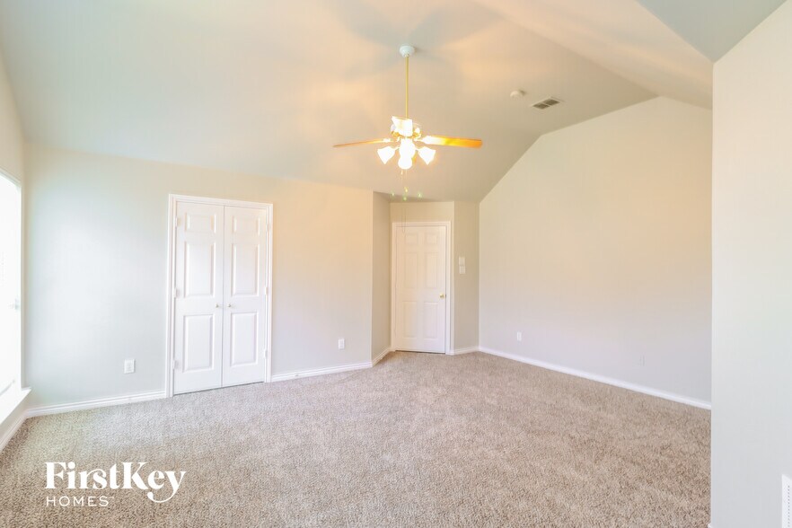 Building Photo - 2204 Reedway Ct