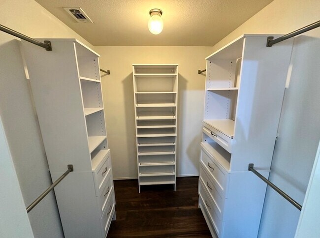 Building Photo - 224 Mulberry Dr