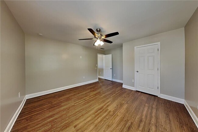 Building Photo - 122 Dynasty Ln