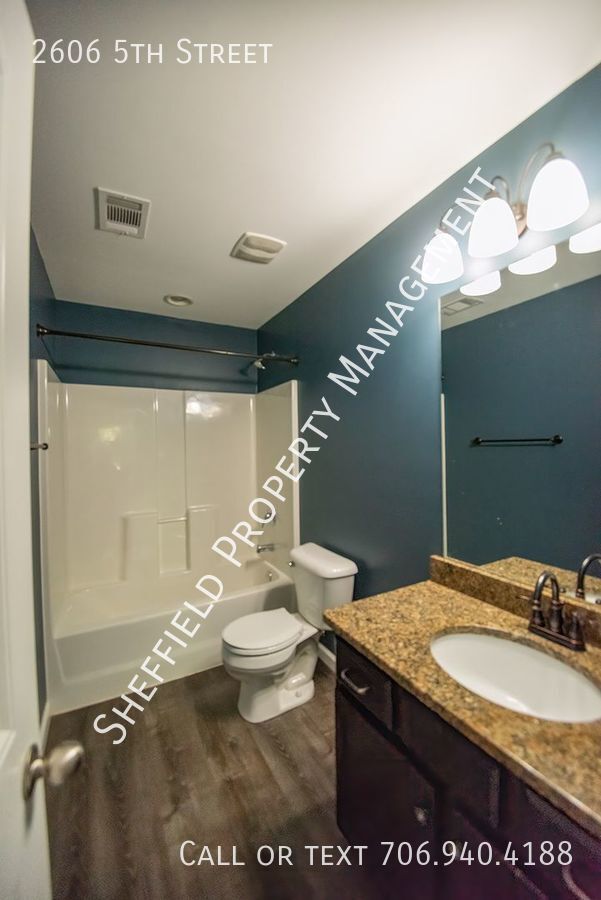 Building Photo - 2606 5 St