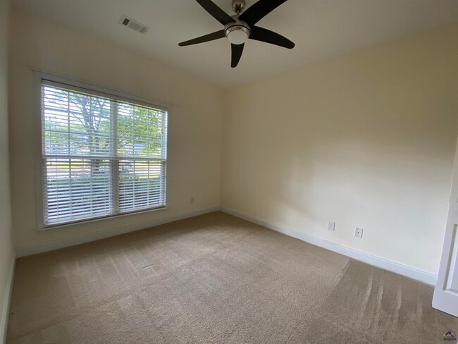 Building Photo - 408 Stathams Way