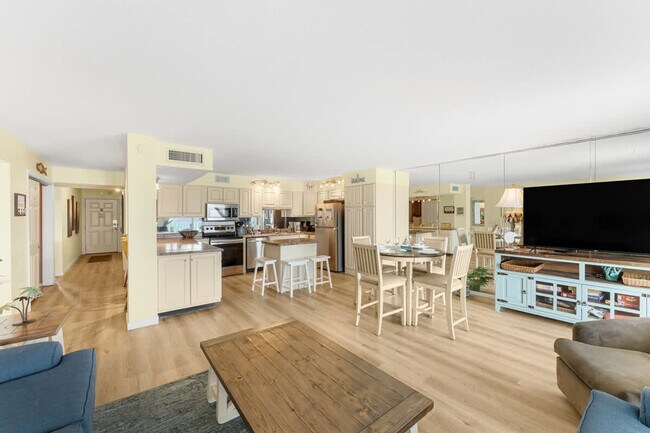 Building Photo - 8743 Thomas Dr