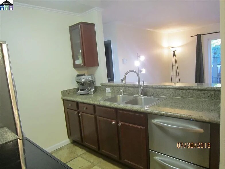 Building Photo - 3274 Red Cedar Ter