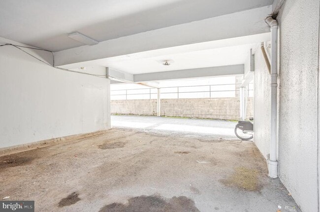 Building Photo - 5237 Crowson Ave