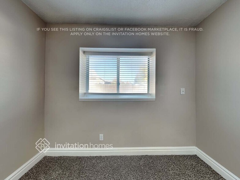 Building Photo - 4672 Biscay St